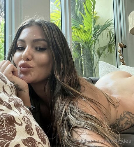 Tori Deal model nice pic