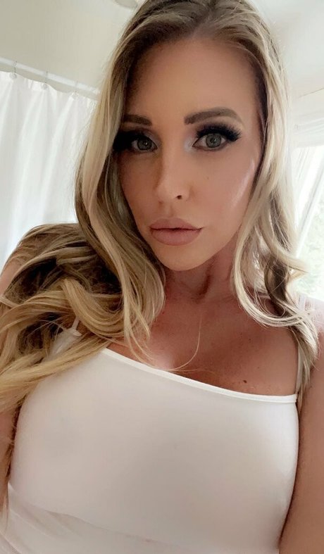 Samantha Saint star adult photos