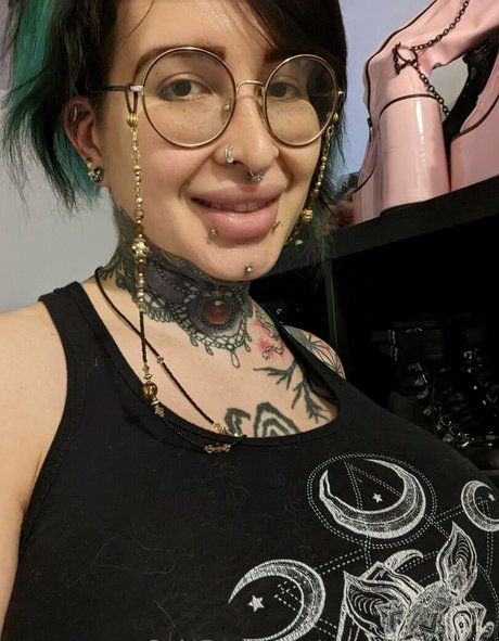 Ariane Saint Amour nude model picture