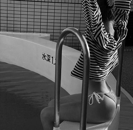 Maryana Ro star sexy pics