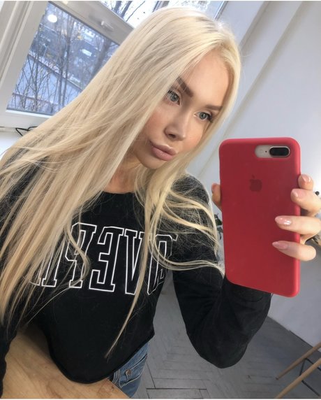 Jull Dolly naked actress pic