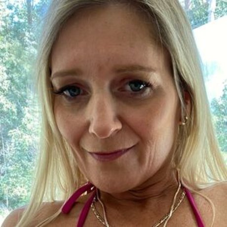 katie k beach best actress photos