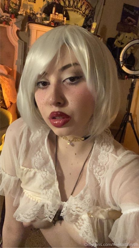 dutchess in red xxx model pictures