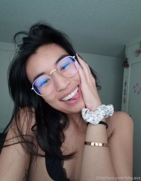 Ava Tran nude model images