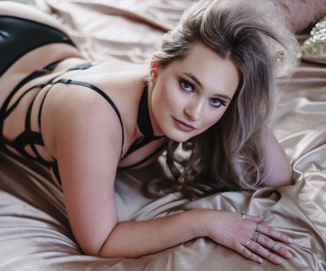 Jamie Claire Tully model naked galleries