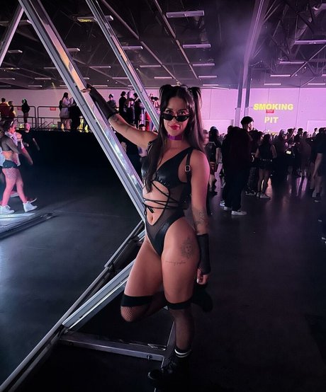 The Peach at the Beach pornstar nice img