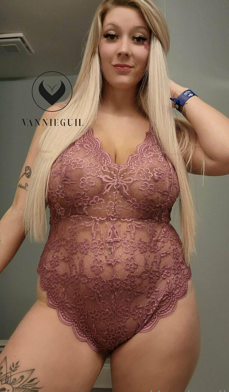 Vannieguil sexy actress image