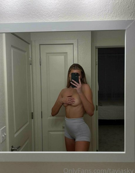 Tavia Sky nude star pics