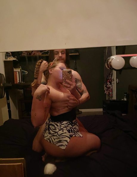 Arinicookies model naked pics