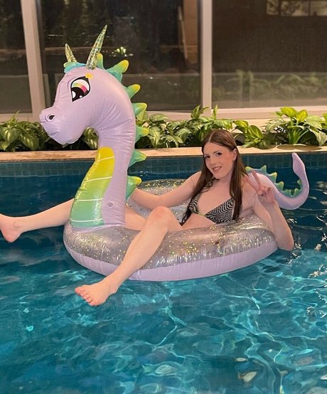 lilhyper exclusive pornstar galleries