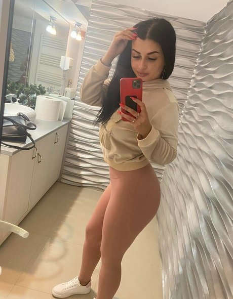 andreeadeaconu star high quality pictures