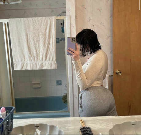 Sierraaa03 nice actress pic