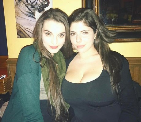 teen shemale onlyfans sexy photo