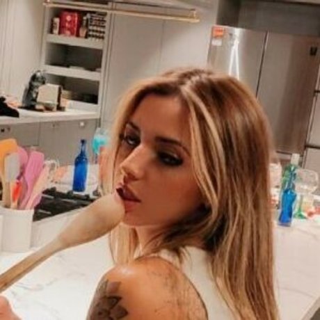 Andrea Ribeiro star nice galleries