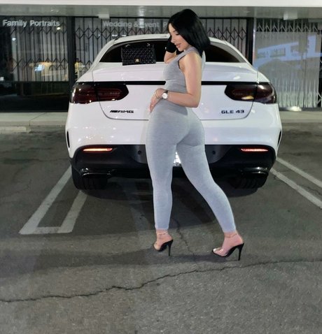 jo ashh model naked picture