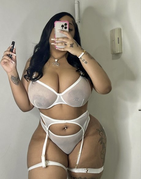 kinkykior model exclusive image