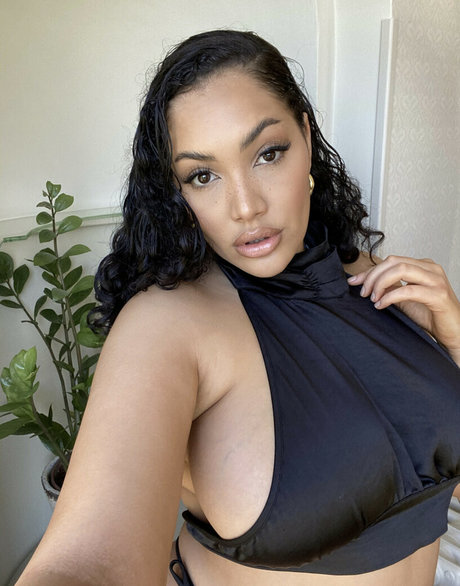 milf fake tits onlyfans erotic pictures