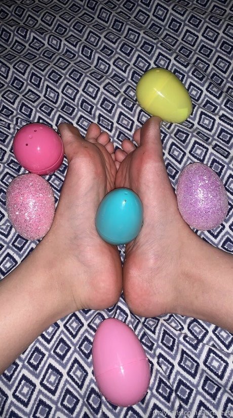 latinafeetj nude pornstar img