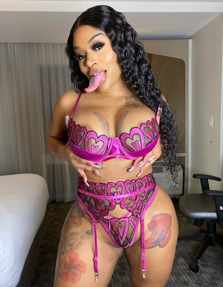 Lickmykakez pornstar exclusive galleries