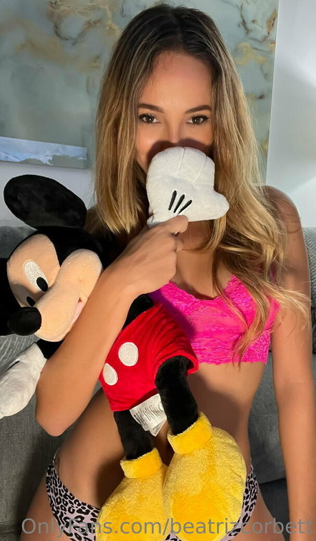 beatrizcorbett model top images