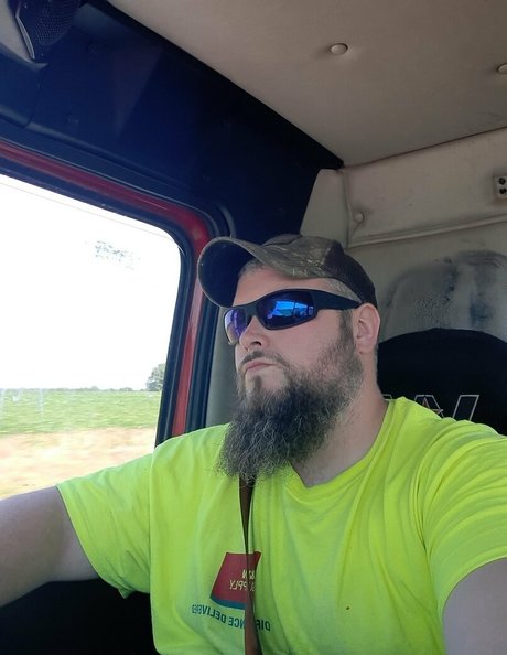 bigultrapromotion model top pic