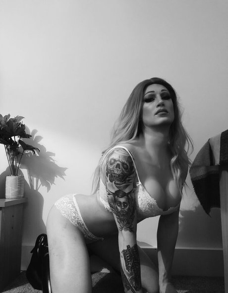 Roman Rose pornstar naked images