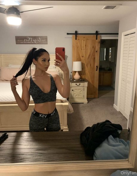 arianamarie art star photo