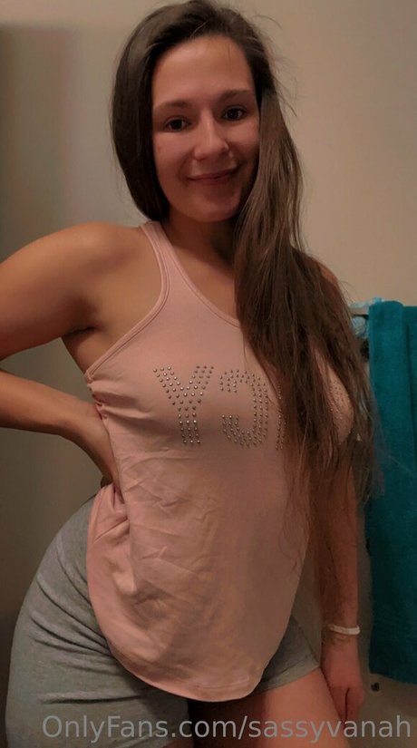 sassyvanah exclusive model image