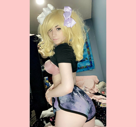 alienonearth model porn photo