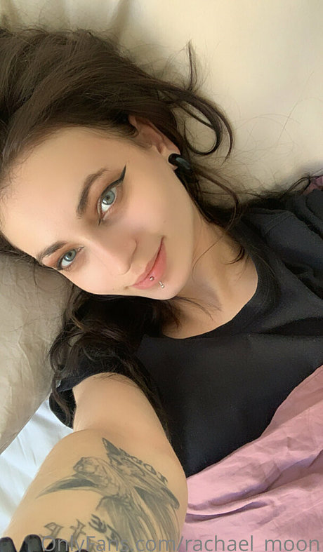 rachael moon Profile pic