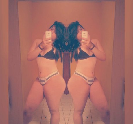 Raffaelah Poison hot model image