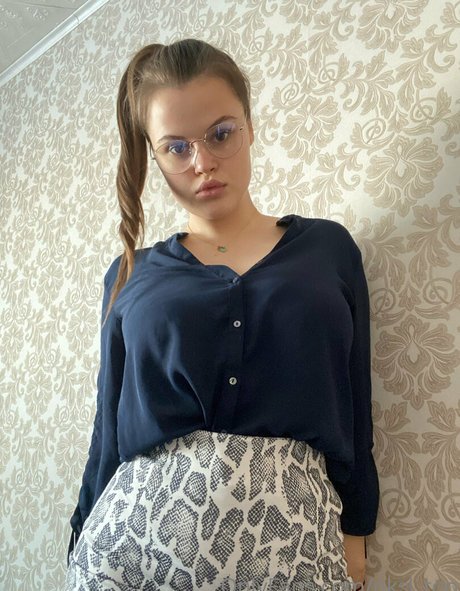 oksi top art model photo