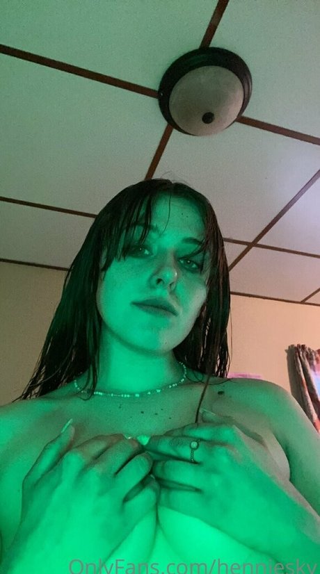 henniesky free model img