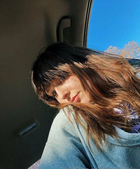 henniesky pornstar beautiful img