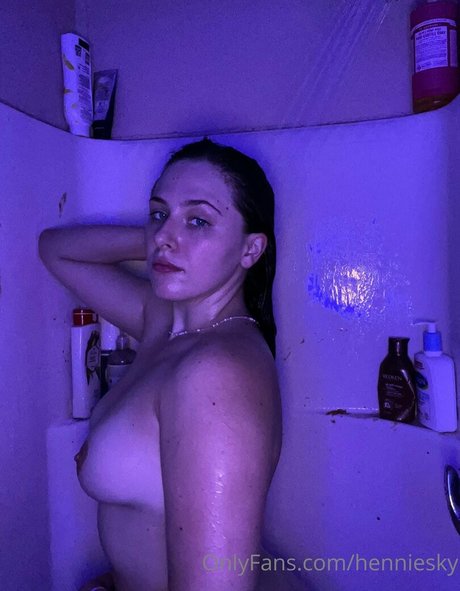 henniesky adult star galleries