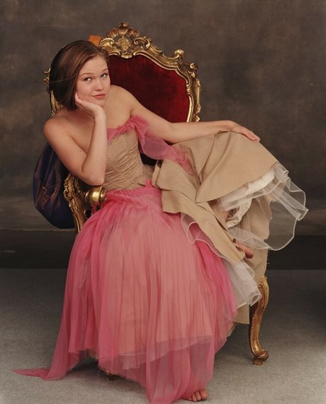 Julia Stiles beautiful star image