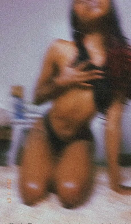 robynndabank model sexy picture