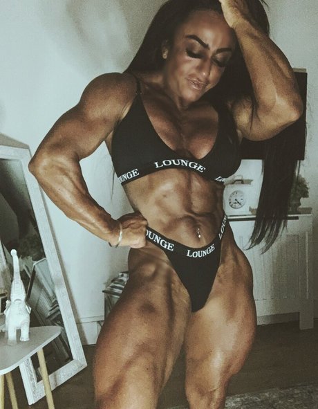 Lisafbb naked model picture