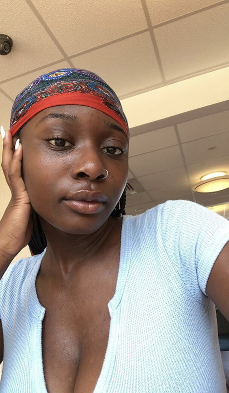 Noelle KaylahRich model nude gallery