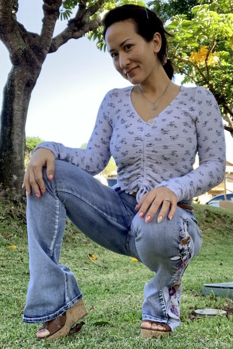 kim kisses foot goddess high quality pornstar galleries