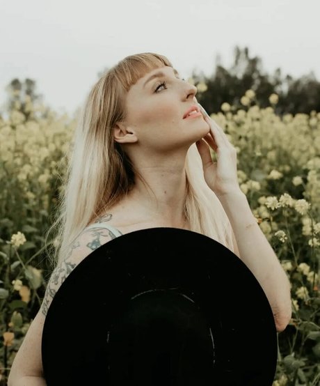 Michaela Green star art pics