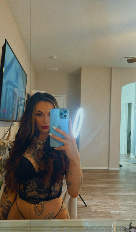 lylafree sexy model pics