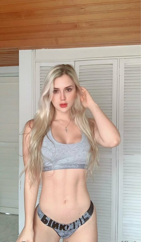 laurasagraofficial pornstar naked pics