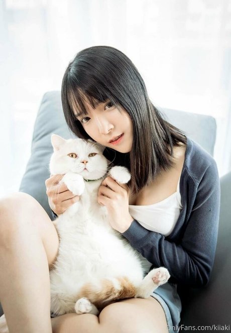 pikiichu best model photo