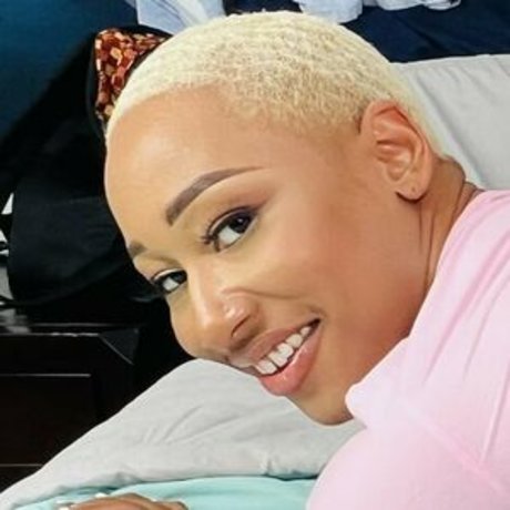 thickassdaphne model porn photo