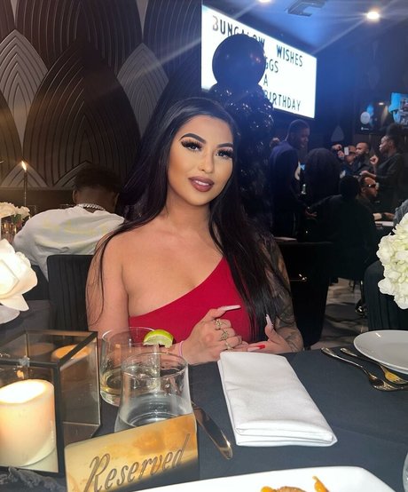 Kreamy Cakes porn star galleries