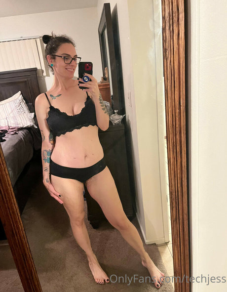 whimsicalgoth pretty model img