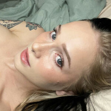 Emma Weaver pretty actress images