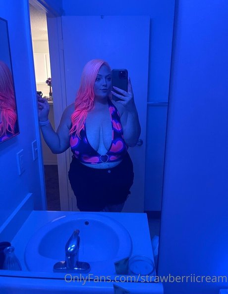 strawberriicream sexy model pictures