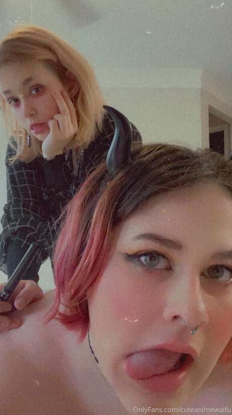 pinkpacifist exclusive model pictures